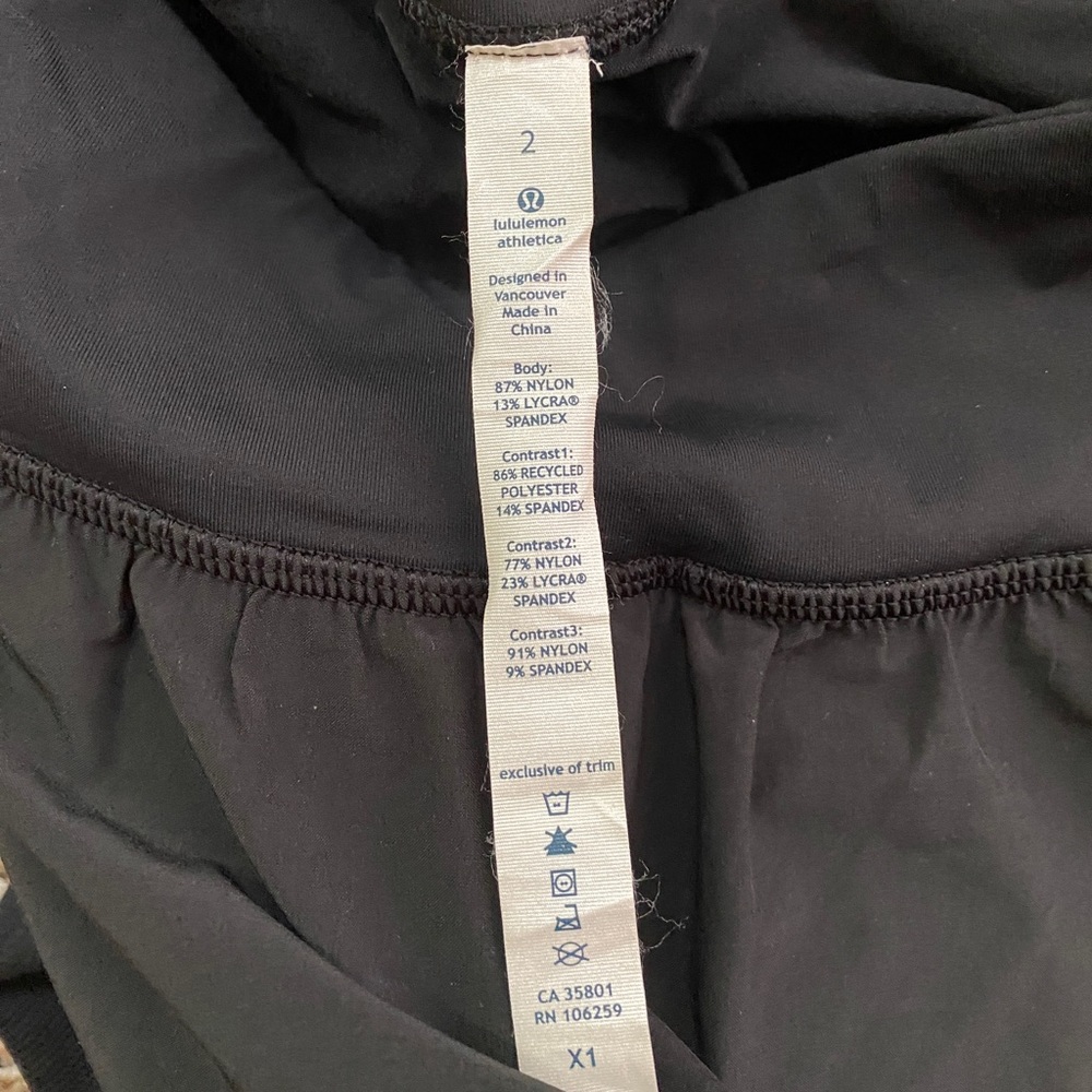 Lululemon Athletica capri leggings Skirt skort black Stretch size 2 wz bag - Picture 6 of 9